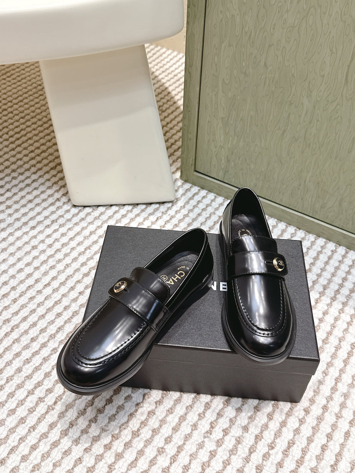 CHANEL 25S GODDESS FLAT LOAFERS IN BLACK GLOSSY CALFSKIN GOLD HARDWARE