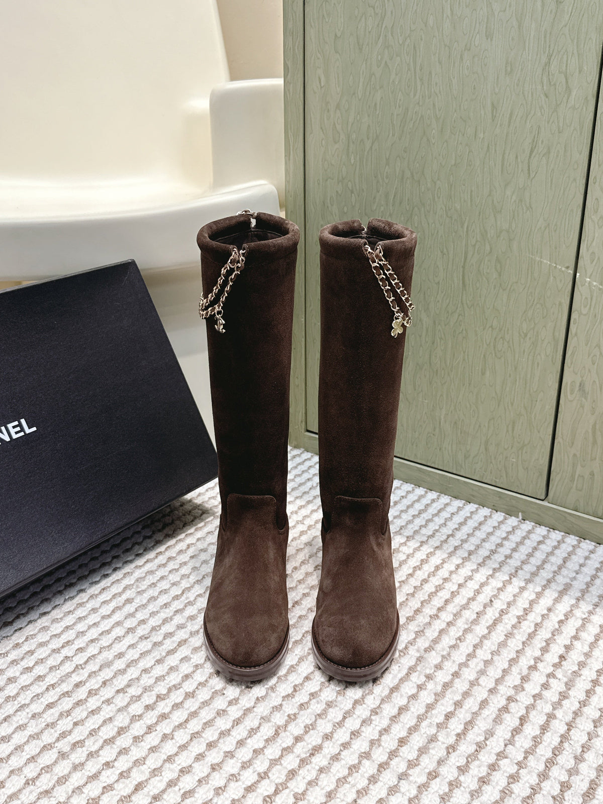 CHANEL 25S KNEE-HIGH BOOTS IN DARK BROWN SUEDE GOLD HARDWARE