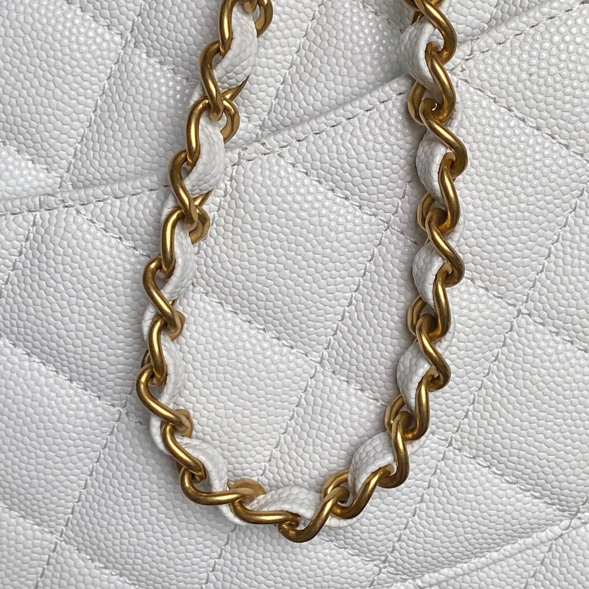 CHANEL 25S FLAP BAG 22 IN WHITE CALFSKIN GOLD HARDWARE