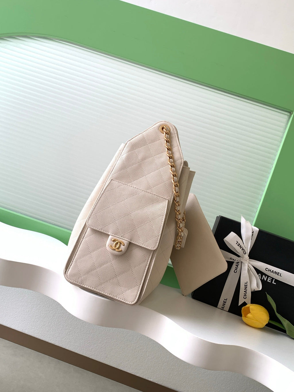 CHANEL 25S HOBO BAG 40 IN LIGHT BEIGE CAVIAR LEATHER WITH GOLD HARDWARE